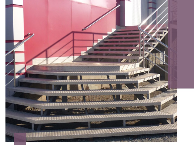 Лестницы для магазина в Калининграде — изготовление и монтаж