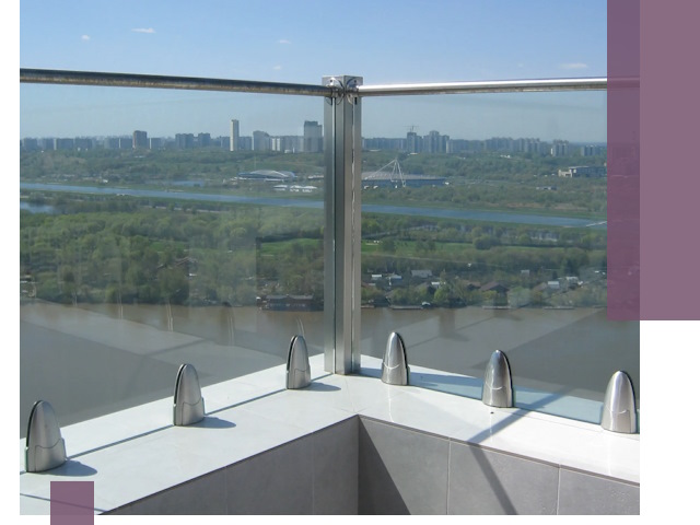 Стеклянные парапеты премиум класса в Калининграде для домов и бизнесов