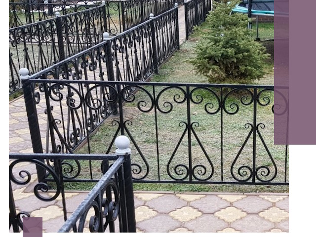 Кованые газонные ограждения под ключ в Калининграде