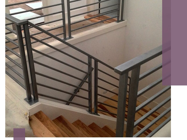 Изготовление поручней из металла и дерева в Калининграде